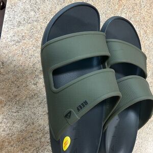 Men’s reef slides
